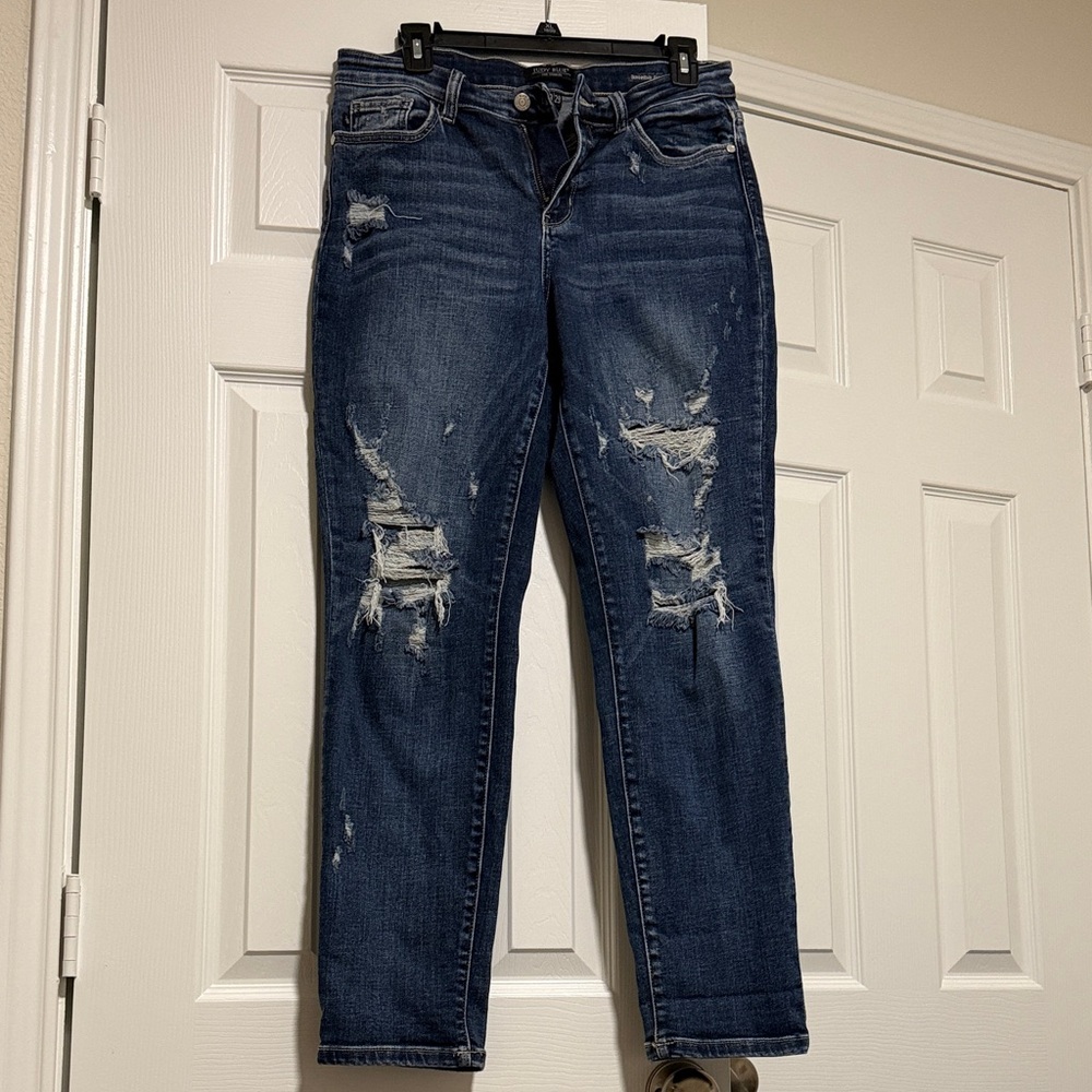 Judy Blue Distressed Jeans in Dark Blue